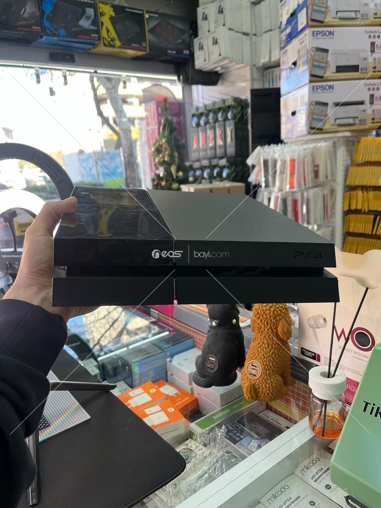 Sony PS 4 Fat 500GB Kozmetik Kasa Durumu Temiz Kılcak Çizikler Var 1 KOL