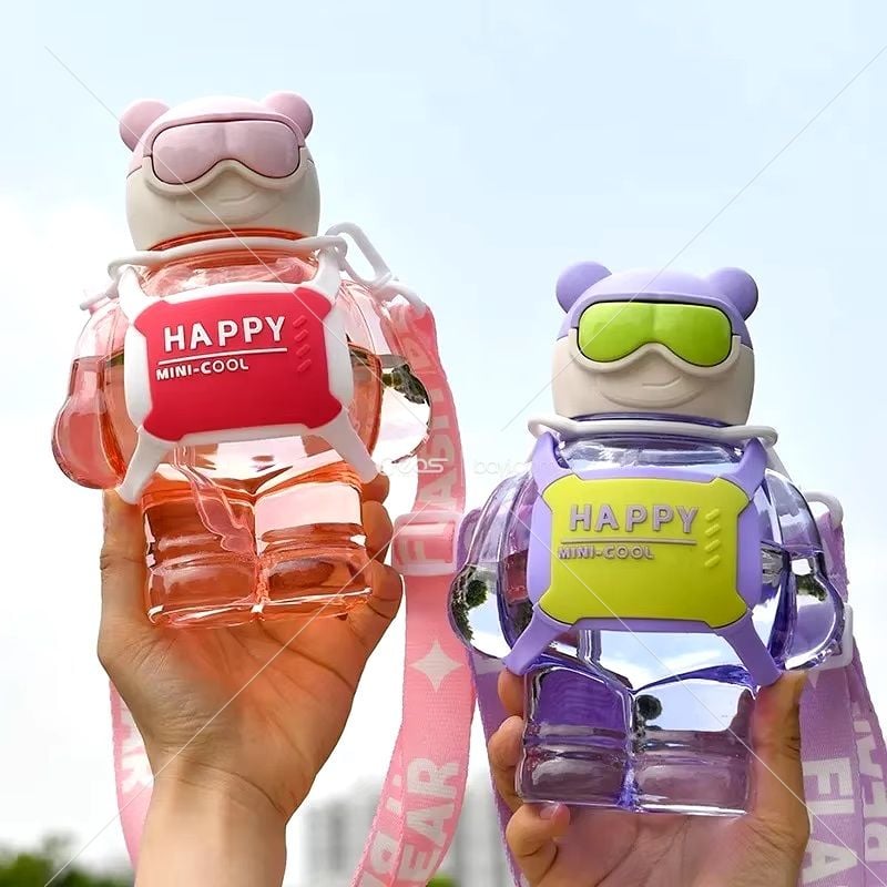 Yeni Trend Cool Bear Karikatür Plastik Bardak Çocuklar Okul Çocukları İçin Kapaklı ve Pipetli Plastik Su Şişesi 800ML