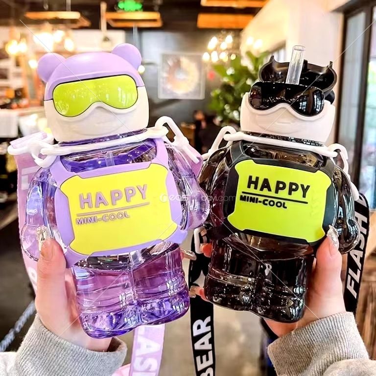 Yeni Trend Cool Bear Karikatür Plastik Bardak Çocuklar Okul Çocukları İçin Kapaklı ve Pipetli Plastik Su Şişesi 800ML