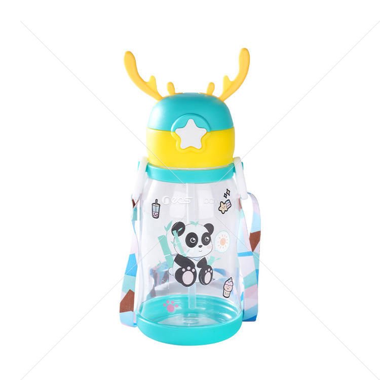 Çocuklar 600ml PC Açık Hava Seyahat Çevre Dostu Karikatür Bardak Plastik Taşınabilir Su Bardakları Askılı Su Şişesi