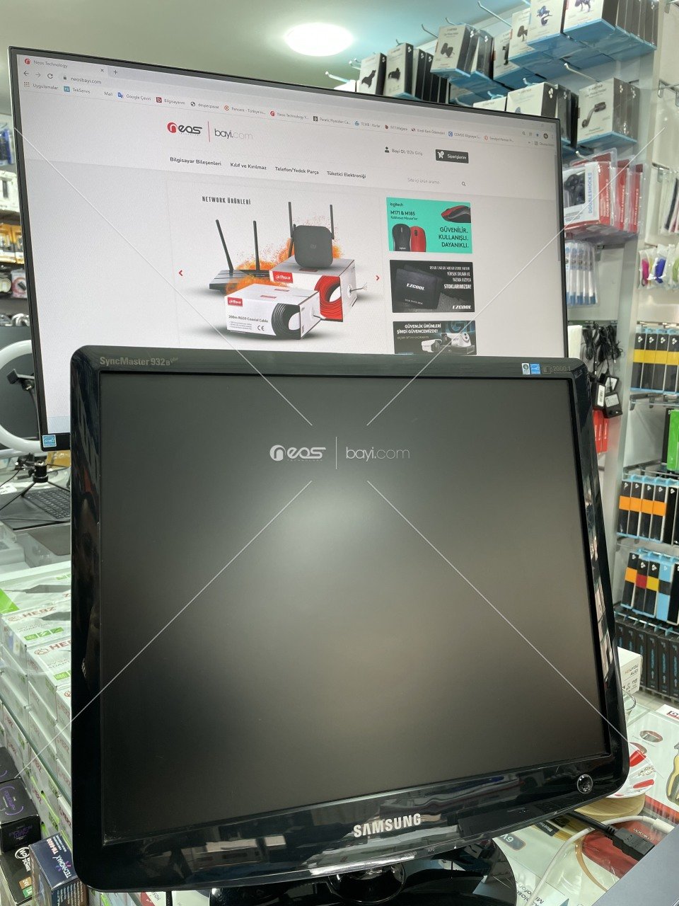SAMSUNG 19'' Kozmetik %90 Temiz Durumda VGA+DVİ